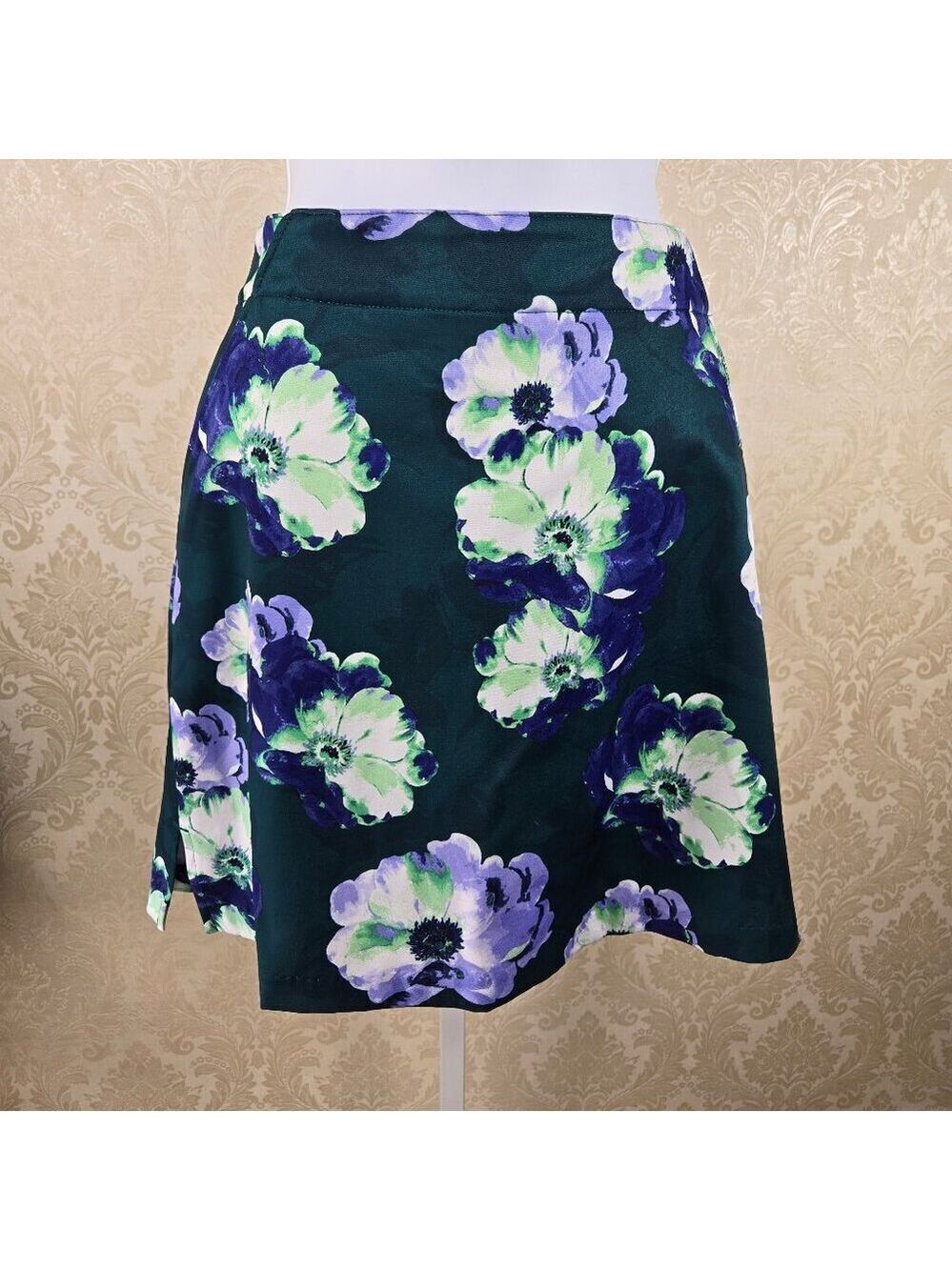 Lady Hagen Size 2 Green Blue White Floral Print Skort Pockets Hidden Side Zip